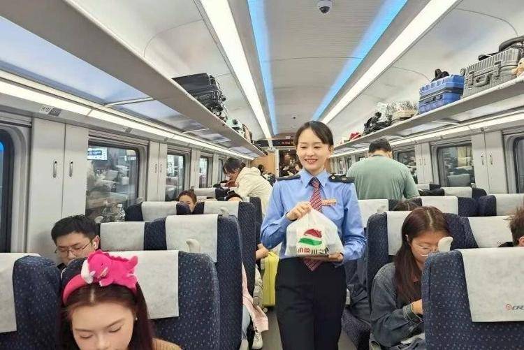 国铁成都局推出17元高铁盒饭:门店现炒<strong></p>
<p>银宝理财</strong>,送餐到座