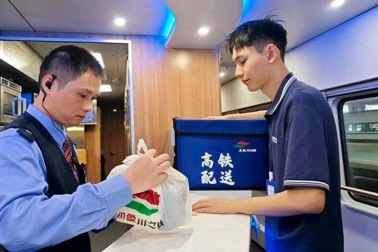 国铁成都局推出17元高铁盒饭:门店现炒<strong></p>
<p>银宝理财</strong>,送餐到座
