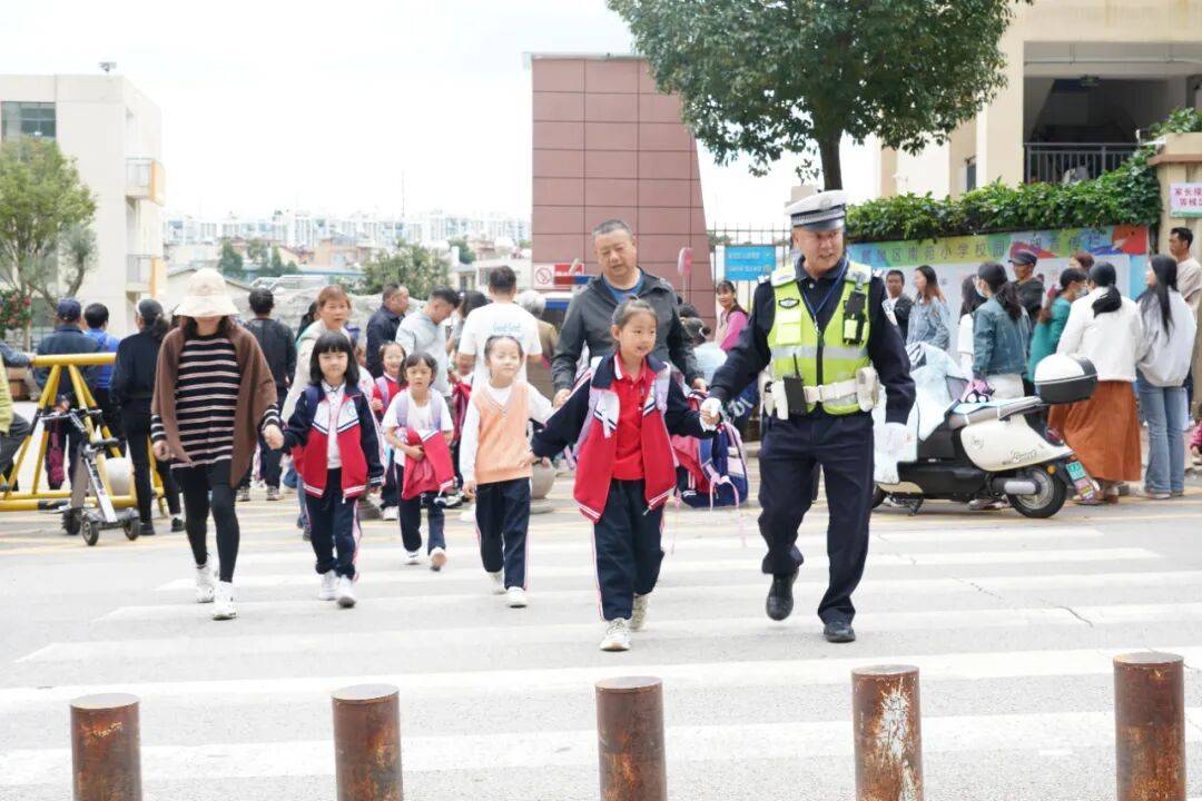 警队“老黄牛” | 不停转动的小马达<strong></p>
<p>银宝理财</strong>,马哥