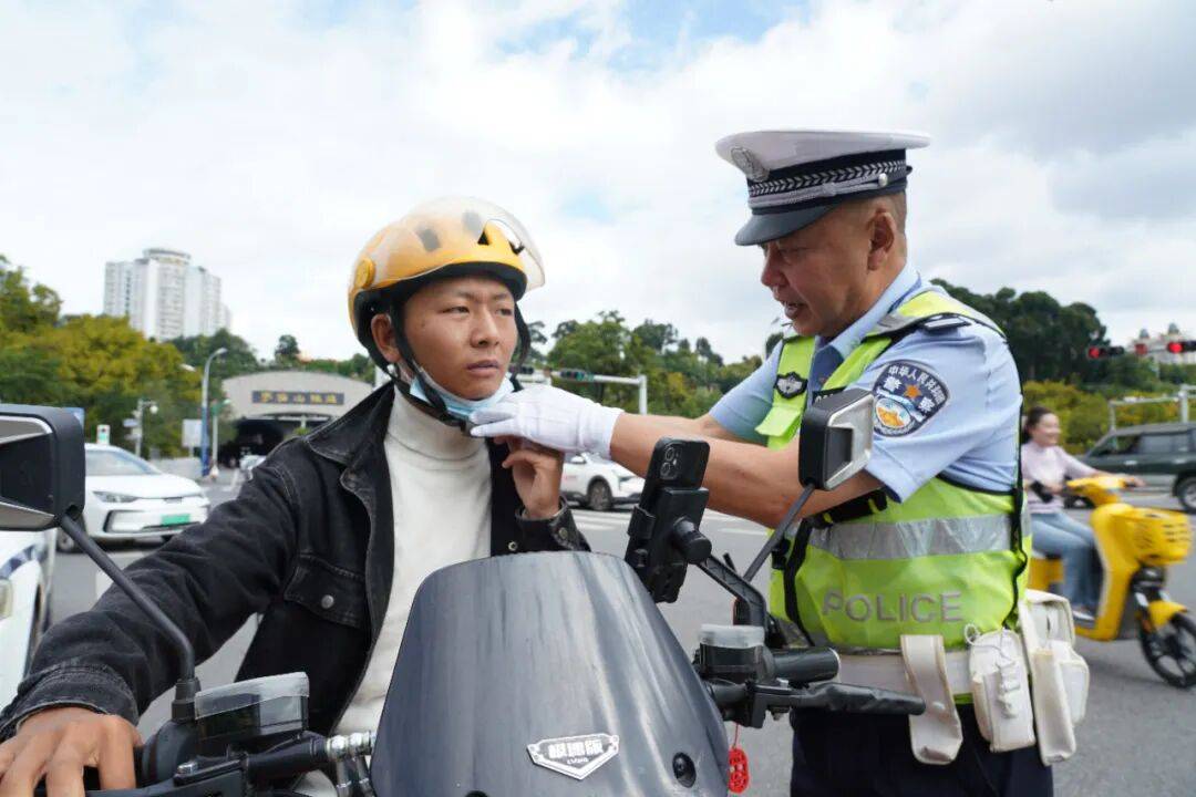 警队“老黄牛” | 不停转动的小马达<strong></p>
<p>银宝理财</strong>,马哥