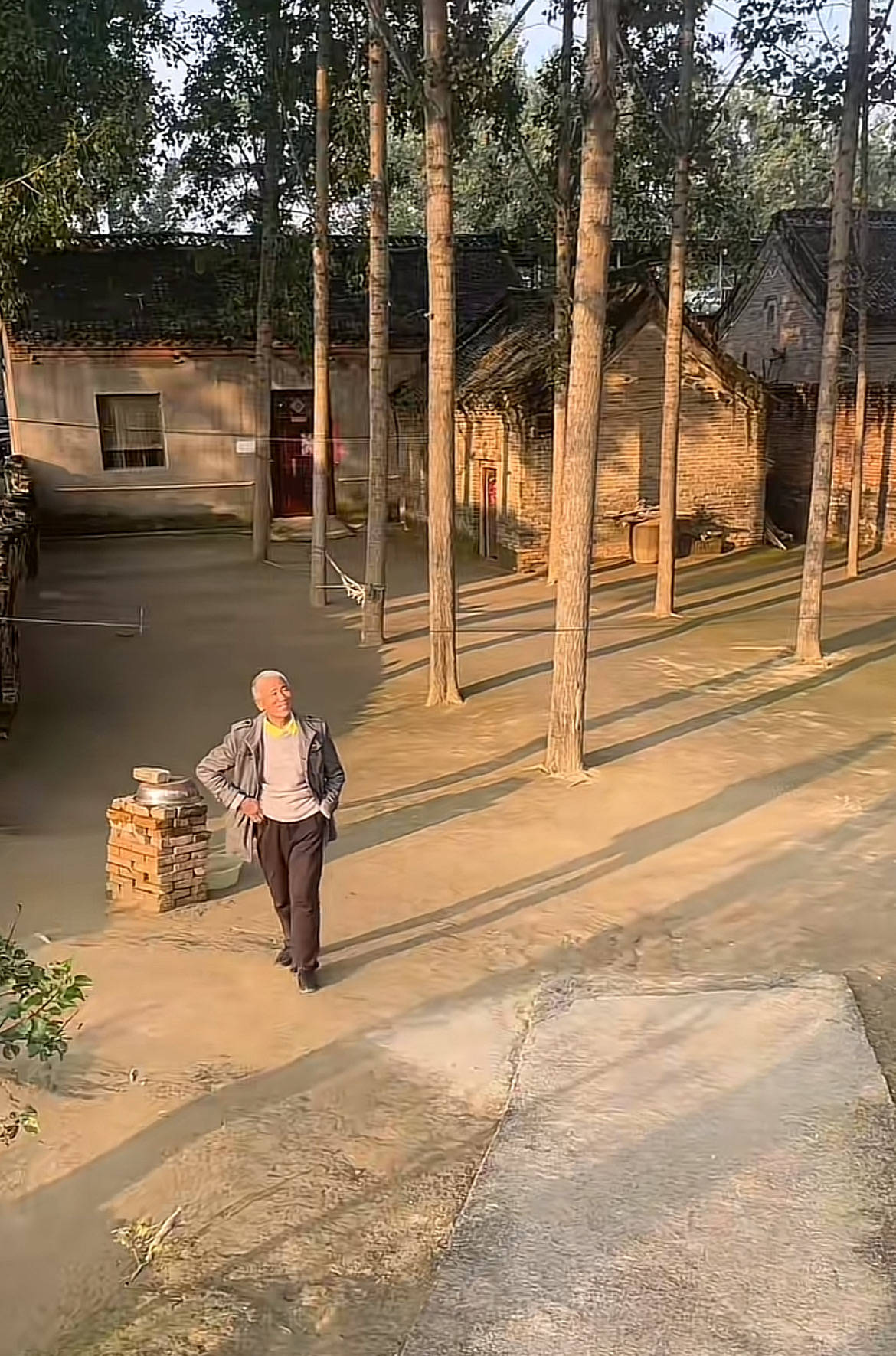 河南一大爷的院子因干净成网红打卡地<strong></p>
<p>银宝理财</strong>,网友:像极了小时候家的样子,想拖鞋光脚丫子走