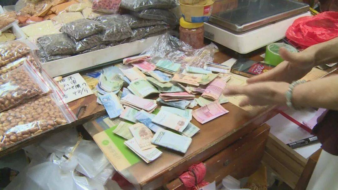 广东一男子两三年持续往批发店无故扔钱<strong></p>
<p>理财app下载</strong>,店主:每次他都不承认,还钱还把钱送回来