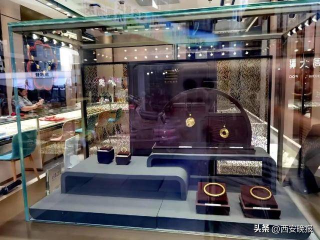 午后突发,黄金再度大跳水,现货黄金一度大跌1.92%<strong></p>
<p>理财app下载</strong>。