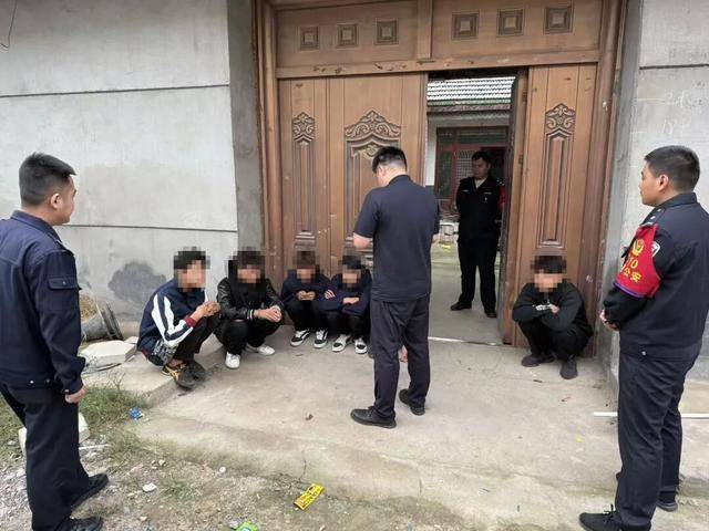 临沂俩小伙偷摸去派出所门口放下<strong></p>
<p>理财夜市</strong>了…