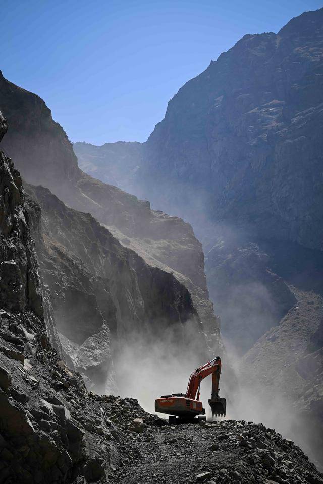 青年说 | 到中亚<strong></p>
<p>理财夜市</strong>,奔赴一场激动人心的“探秘”