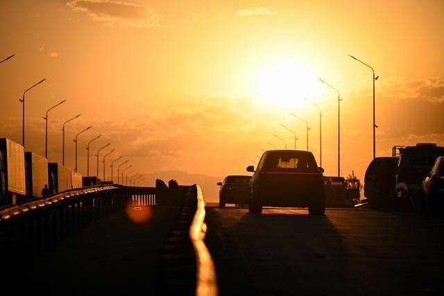 青年说 | 到中亚<strong></p>
<p>理财夜市</strong>,奔赴一场激动人心的“探秘”