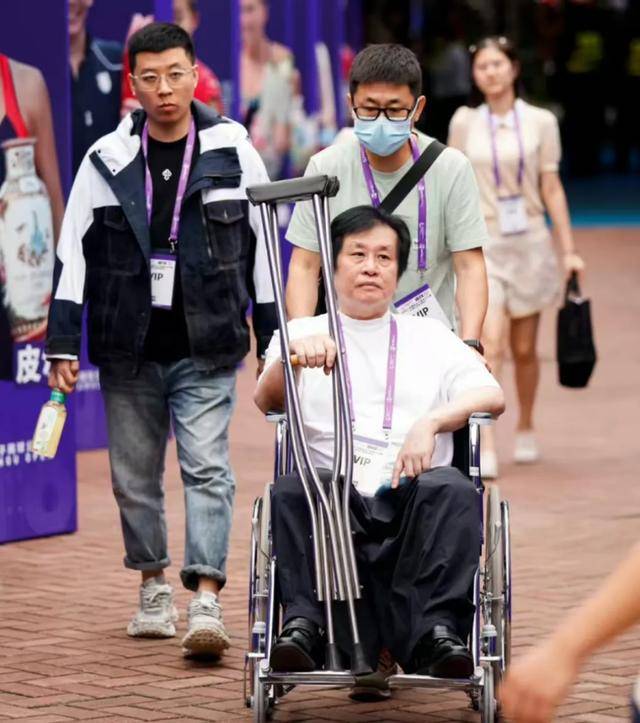 登机视频曝光<strong></p>
<p>理财夜市</strong>,郑智化道歉!除了关注有没有“连滚带爬”,我们更应关注什么?