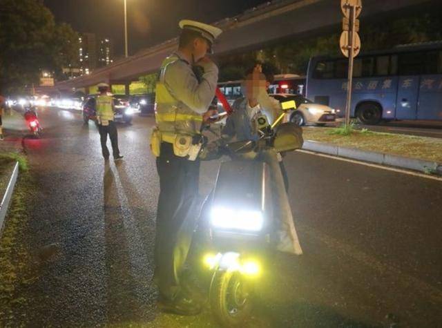 北京“电子眼”开始抓拍电动自行车违法<strong></p>
<p>理财通下载</strong>,试点审核录入电动自行车违法行为3.8万起