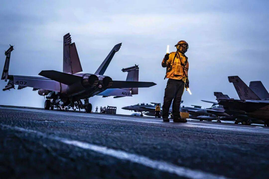 美海军在南海连摔两架飞机<strong></p>
<p>理财通下载</strong>,因电磁攻击?中国军号发文