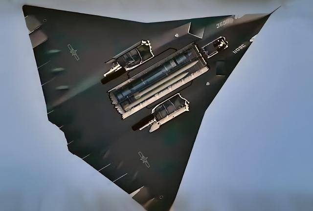 “歼-36”二号机曝光<strong></p>
<p>理财通下载</strong>,多个设计被调整,中美六代机进展高下立判