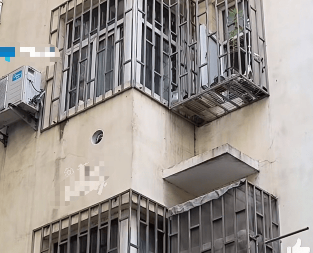 女子怀疑邻居打洞用镜子照自家:“没仇没怨<strong></p>
<p>理财会议</strong>,打个黑洞不合理”,邻居:屋里潮,在通风