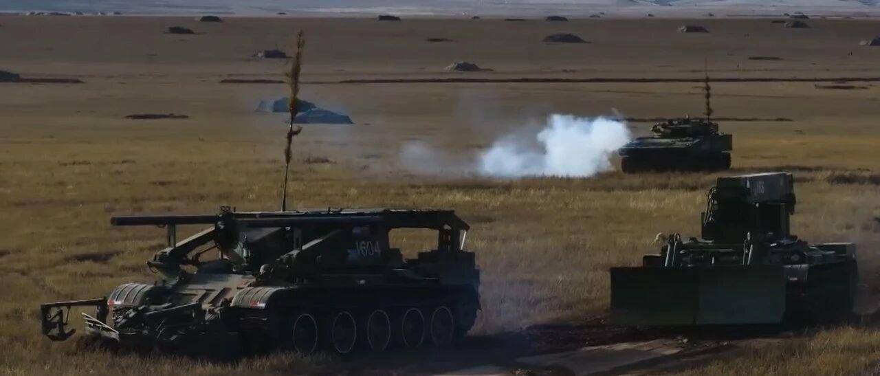 大场面!机器狗、无人机开路<strong></p>
<p>投资理财金融</strong>,实兵对抗演练画面公布