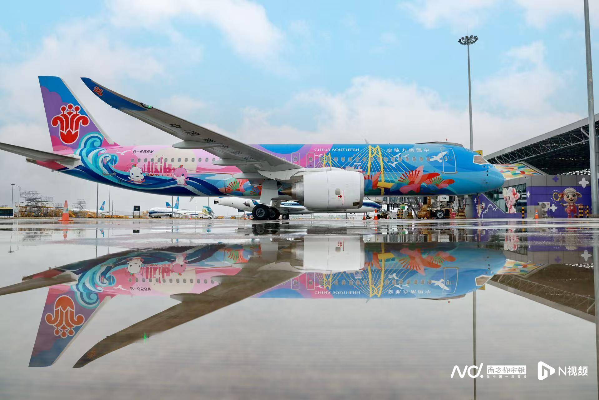 广州白云机场起飞<strong></p>
<p>投资理财金融</strong>!国内首架C919全运会主题彩绘机首航