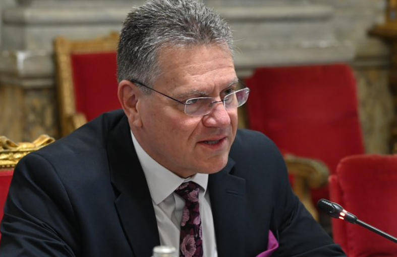 欧盟高官:向中方提交了2000份稀土申请<strong></p>
<p>微理财怎么样</strong>,刚过了一半