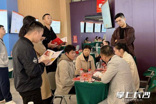 700余名退役军人及军属长沙求职<strong></p>
<p>微理财怎么样</strong>,165人达成意向