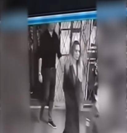 安吉丽娜·朱莉访乌<strong></p>
<p>白银理财</strong>,保镖被带走