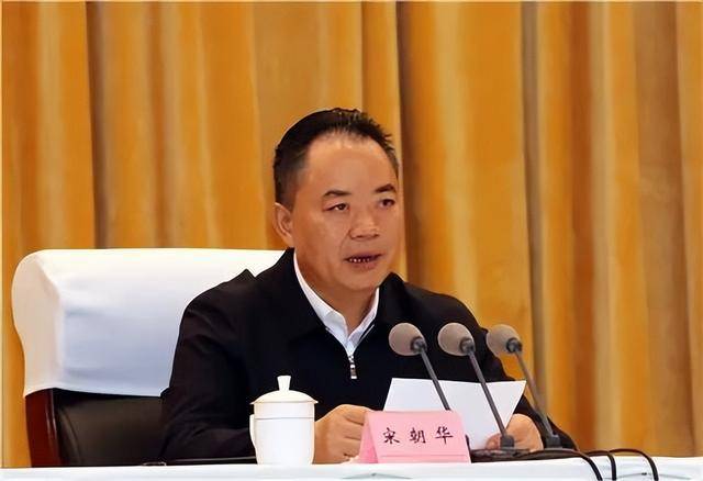 中央候补委员方红卫任上落马!上周<strong></p>
<p>小龙理财</strong>,中央批准开除3“虎”党籍