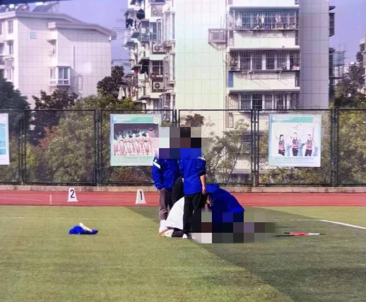 南京一学生在运动会上跑200米时倒地去世<strong></p>
<p>财猪理财</strong>,官方:深感痛心,已与亲属沟通妥善处理