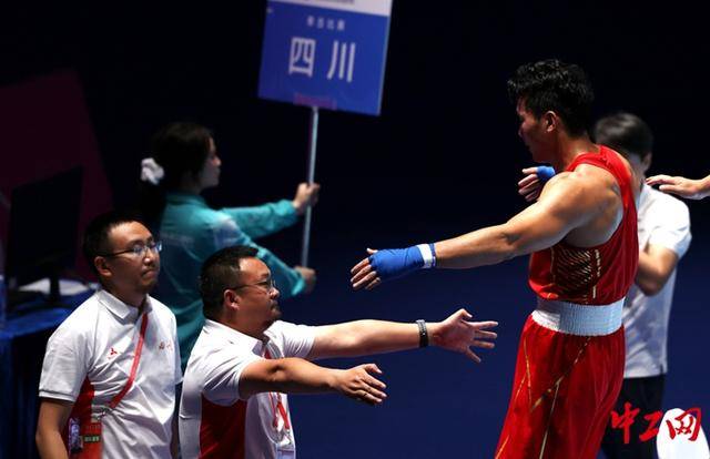 全运会拳击男子80公斤级决赛<strong></p>
<p>财猪理财</strong>，王小保夺冠！