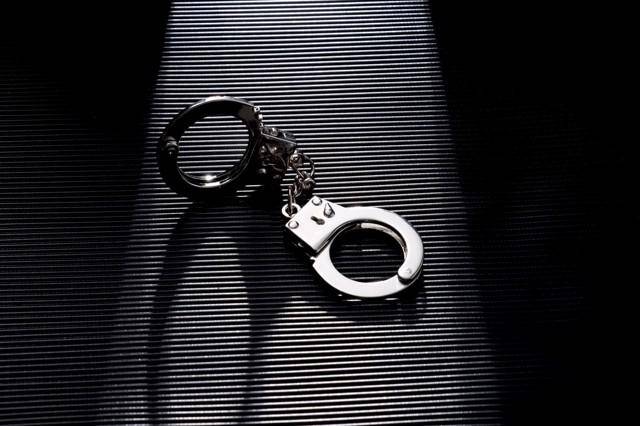 17岁女孩被继父强奸时不敢反抗<strong></p>
<p>如何网上理财</strong>,曾目睹其家暴生母 法院:继父构成强奸罪