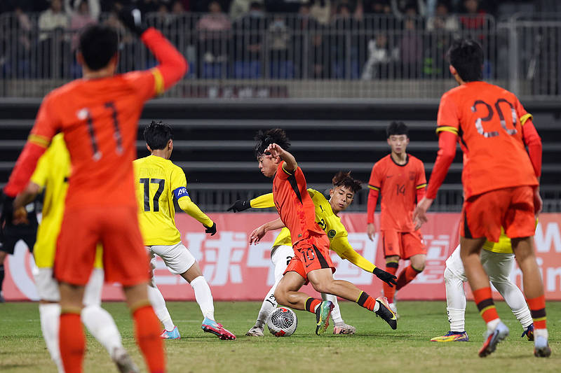 U16国足让中国球迷继续“过年”<strong></p>
<p>在美国理财</strong>,对手再弱,连续踢出两位数比分也非易事