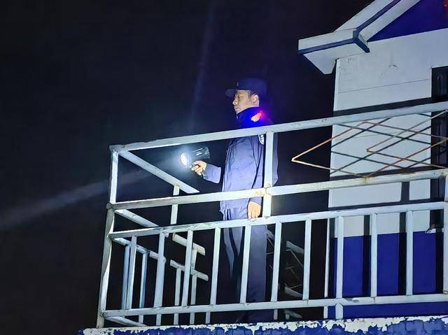 守护钢铁动脉安全<strong></p>
<p>在美国理财</strong>!郑州铁路公安处禹州站派出所深入开展铁路线路巡查及安全宣传活动