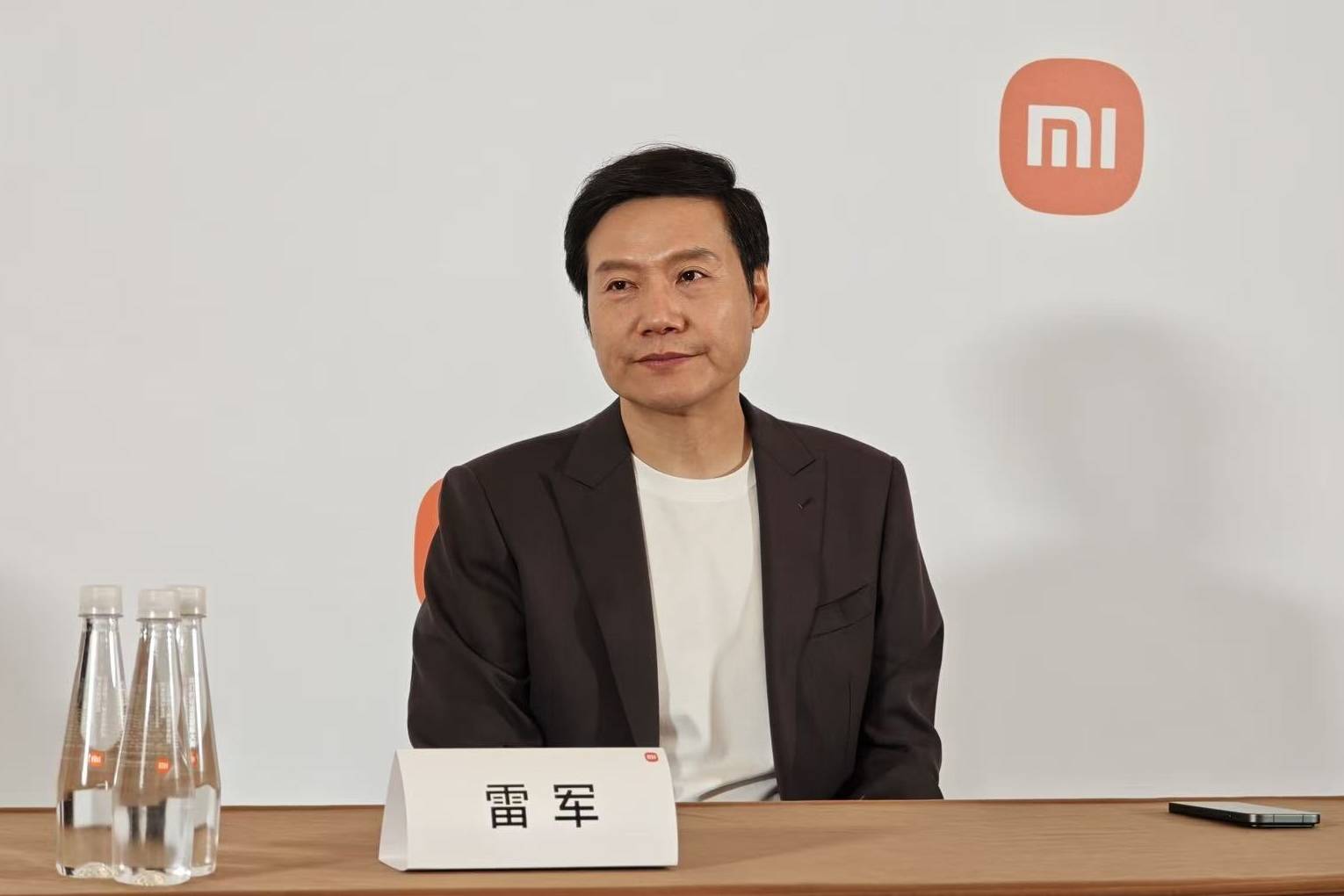 雷军宣布1亿港元增持后<strong></p>
<p>在美国理财</strong>,小米港股美股迎来上涨