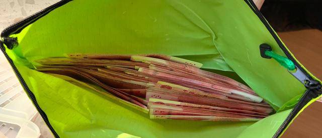 房子要卖了<strong></p>
<p>建行乾元理财产品</strong>,两万多现金和珍贵邮票却落在里面,还好有他