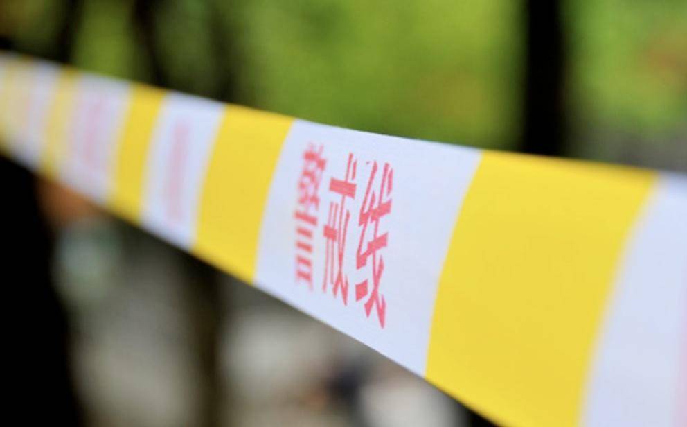 13岁女孩从26楼跳下身亡<strong></p>
<p>高息理财</strong>,警方调查其曾与母亲争吵 家属起诉物业索赔33万,一审判了