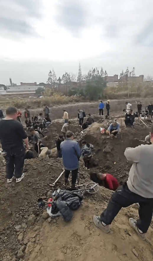 上海车墩镇数十人在老宅挖银元<strong></p>
<p>理财合法吗</strong>?目击者:有人现场挖到后以600元价格转卖;多方回应