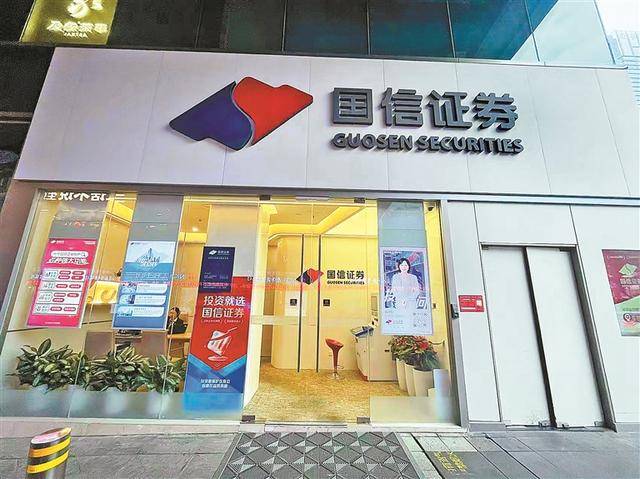 A股近期开户数大增<strong></p>
<p>理财助手</strong>，曾经人声鼎沸的证券营业部却格外安静 新股民跑步进场 营业部悄悄上楼