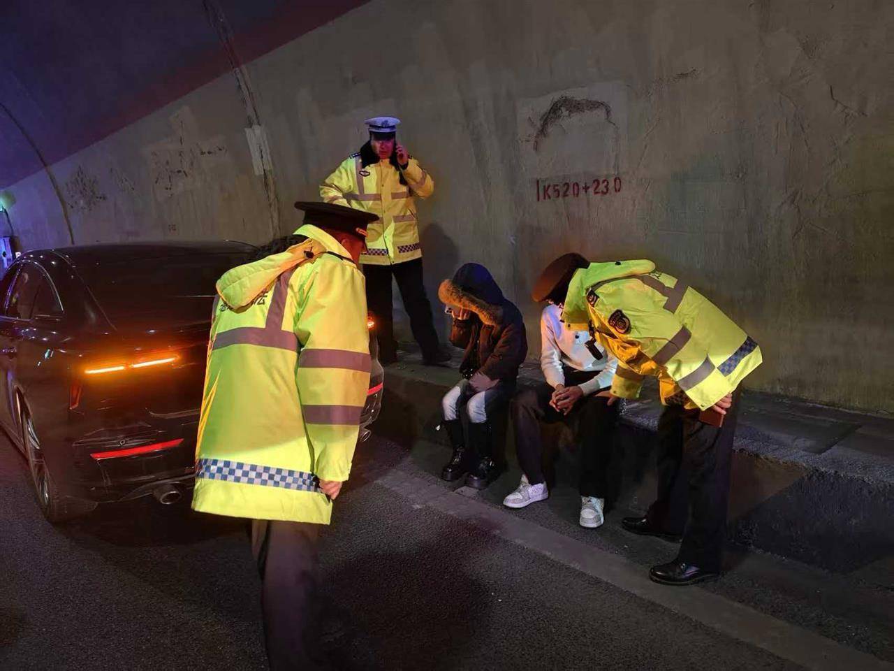 兰海高速一小车定速巡航故障刹车失灵<strong></p>
<p>理财卷</strong>,时速115狂奔490公里直至燃油耗尽,交警开道、路政压阵成功化险