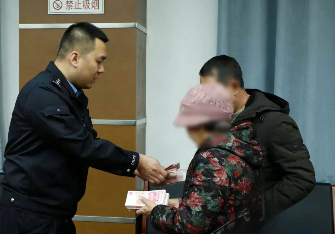 “妈<strong></p>
<p>理财卷</strong>，我撞死人了，快救我！”警方18小时跨省追击“假儿子”