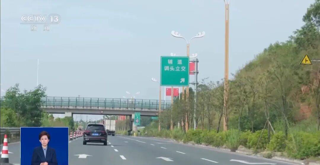 央视披露：男子在网吧厕所墙上看到“高薪日结5000-20000”广告<strong></p>
<p>理财卷</strong>，即将出境时被警方拦下