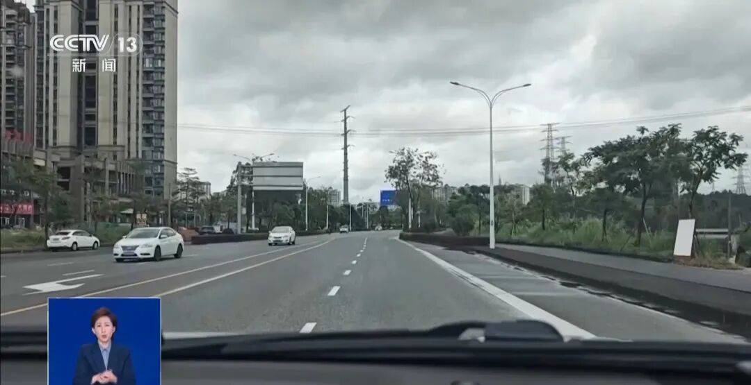 央视披露：男子在网吧厕所墙上看到“高薪日结5000-20000”广告<strong></p>
<p>理财卷</strong>，即将出境时被警方拦下