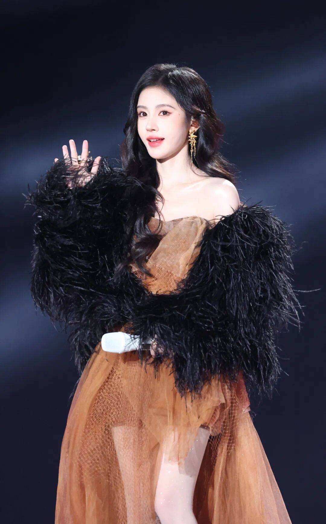 丝芭传媒称鞠婧祎多次编造谎言<strong></p>
<p>理财卷</strong>，“涉嫌严重经济犯罪”，将择日全网公开实名举报