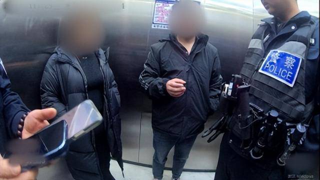 砰!浙江女子刚坐进车里,一把菜刀砸在眼前,随后剪刀又飞来