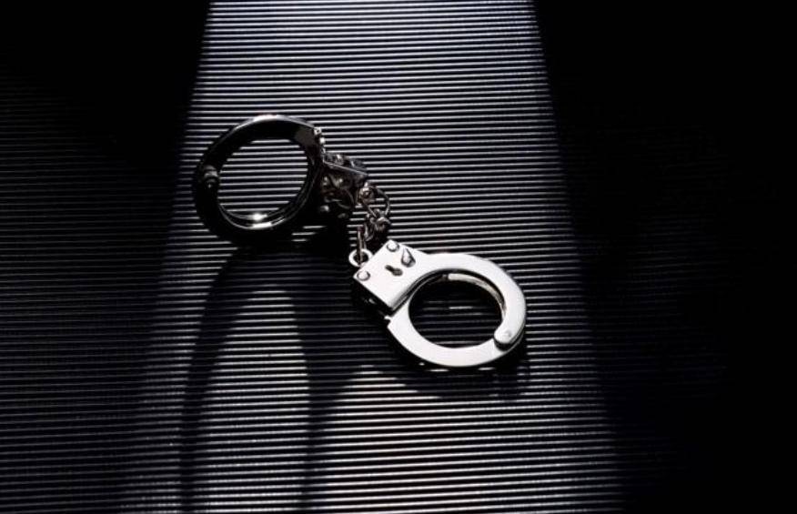 男子楼顶露台种树时不慎碰下树桩<strong></p>
<p>理财窍门</strong>，砸中楼下17岁少年致其死亡，一审获刑6年