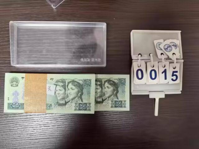 1万多张2元面值人民币被拍卖<strong></p>
<p>保本保息理财产品</strong>,最终以83.16万元成交!