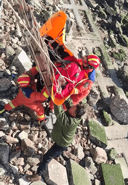 -11℃!大连一公园附近<strong></p>
<p>保本保息理财产品</strong>,有人发现海面上漂着一个红衣女子……