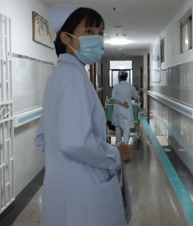 张水华辞职后携老公直播秀恩爱<strong></p>
<p>贷理财</strong>,称白岩松是自己恩人