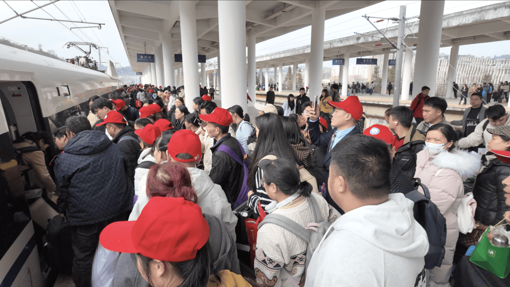 云南铁路春节假期发送旅客超350万人次<strong></p>
<p>p2p理财风险</strong>，大年初七最高达53.9万人次