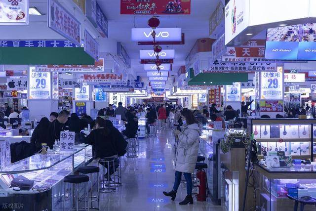 “直接崩了”<strong></p>
<p>互联网投资理财</strong>,价格断崖式下跌!商户:销量跌了60%都不止